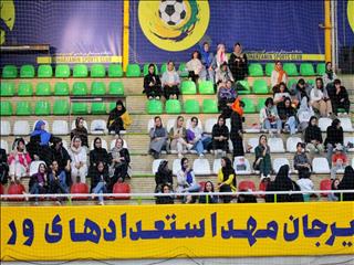 حضور بانوان با مدیریت درست سیرجانی ها در دربی کرمان