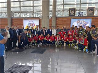 تیم ملی فوتسال ایران با جام قهرمانی به وطن بازگشت