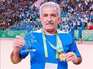 مربی تیم ملی فوتسال: یک عده دایه مهربان تر از مادر شده اند/ این کارشناس اصلا نمیداند چه می خواهد!