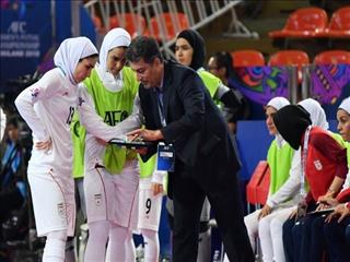 صانعی: بانوان فوتسال حق دارند بابت کسر مالیات از پاداش ناراحت باشند/ فدراسیون قدم بزرگی برداشت/ مسئولان وقتی قول می‌دهند به آن عمل کنند