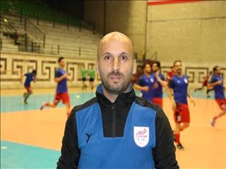 گلزاده: با محدودیت بازیکن مواجه بودیم