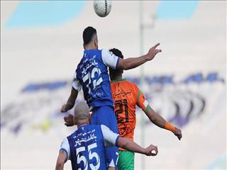 هفته چهاردهم لیگ برتر؛ استقلال در دیداری جنجالی صدرنشین شد/ تیر دروازه و داور مانع برد آبی پوشان