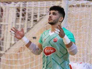 دروازه بان جوان عصای دست اصغری مقدم مقابل رکن آذین