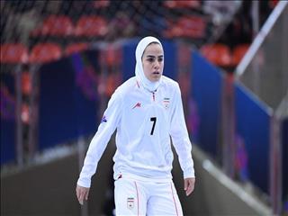 کریمی: فدراسیون فوتبال نامهربانی با فوتسال زنان را تمام کند