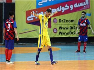 برمشوری: در فرش‌آرای مشهد یک خانواده واقعی هستیم