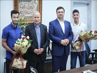 در دیدار با رئیس فدراسیون انجام گرفت؛ اهدا لوح به دو بازیکن لژیونر فوتسال