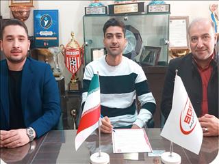 ستاره ملی پوش با گیتی پسند تمدید کرد
