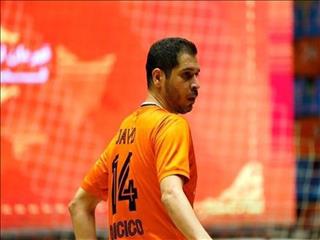 مس بمب نقل و انتقالات فوتسال را خنثی کرد