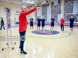 سرمربی مردان روسیه: اطلاعات ارزشمندی از ایران داریم/امیدوارم شاهد استقبال گرم هواداران باشیم