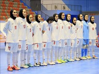 واکنش عجیب نایب رییس بانوان فدراسیون فوتبال: موضوع پس گرفتن لباس عادی است /در هیچ جای دنیا برای هر اردو لباس نمی دهند!
